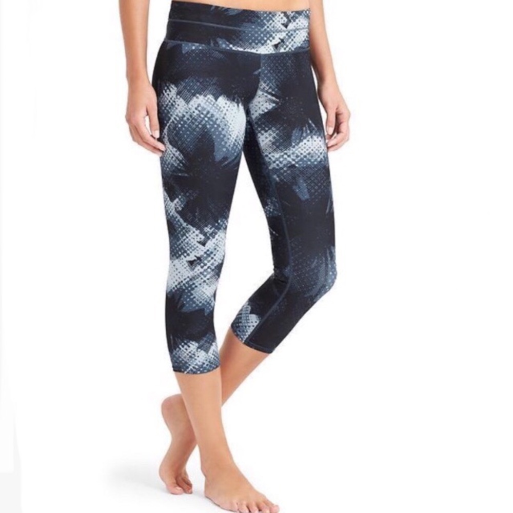 ⭐️ Athleta Electro Sonar Crop Capri Leggings XS